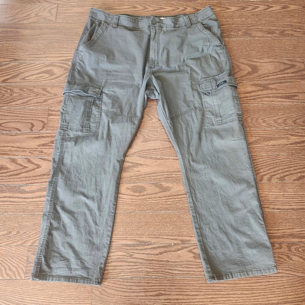 Wrangler Men’s Cargo Pants Size 42x30 Sage Green Relaxed Fit Utility Workwear